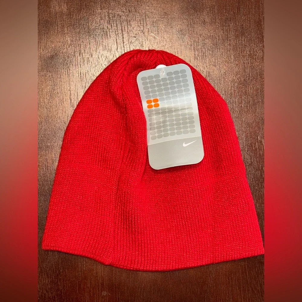 NIKE RED BEANIE NWT ADULT UNISEX - Picture 2 of 2
